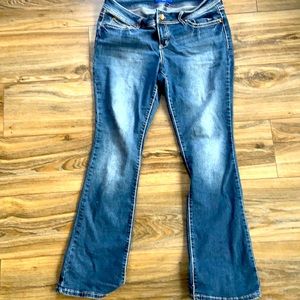 Size 12 Apt. 9 boot cut jeans.